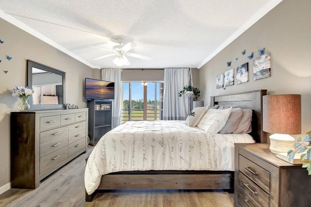 3951 Via Poinciana 415, Lake Worth, FL 33467