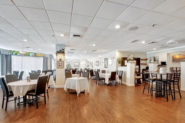 3951 Via Poinciana 415, Lake Worth, FL 33467