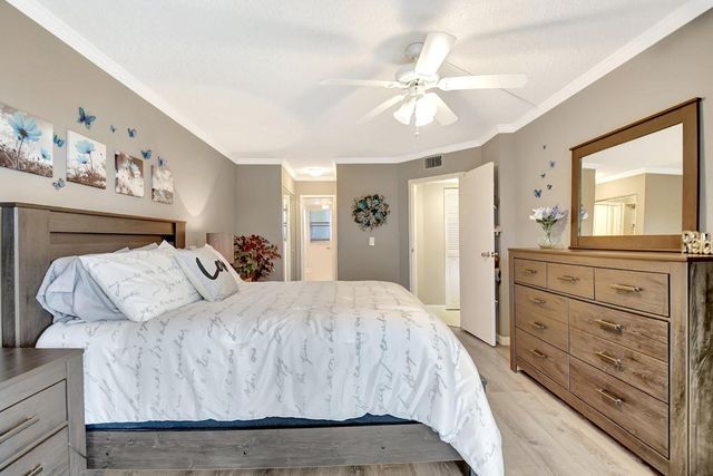 3951 Via Poinciana 415, Lake Worth, FL 33467