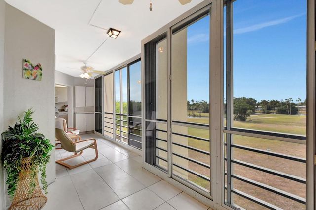 3951 Via Poinciana 415, Lake Worth, FL 33467