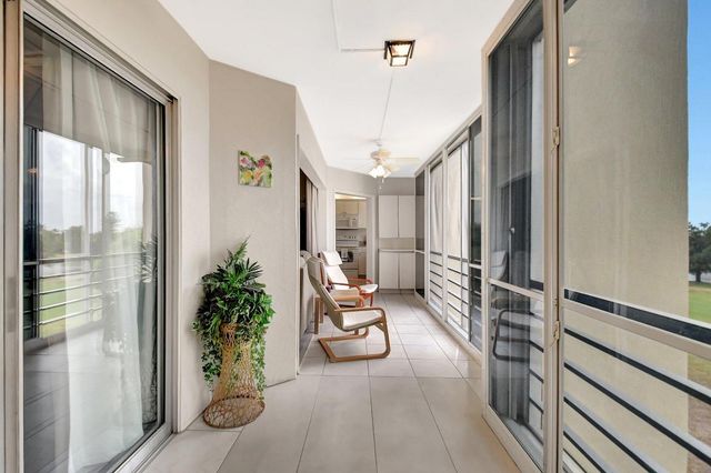 3951 Via Poinciana 415, Lake Worth, FL 33467