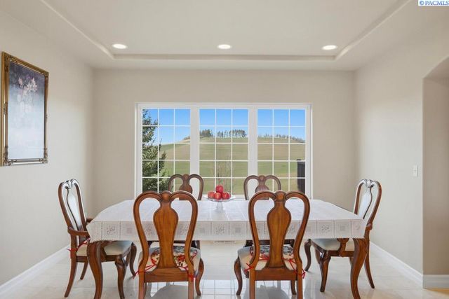 820 NW Palouse View Ct, Pullman, WA 99163