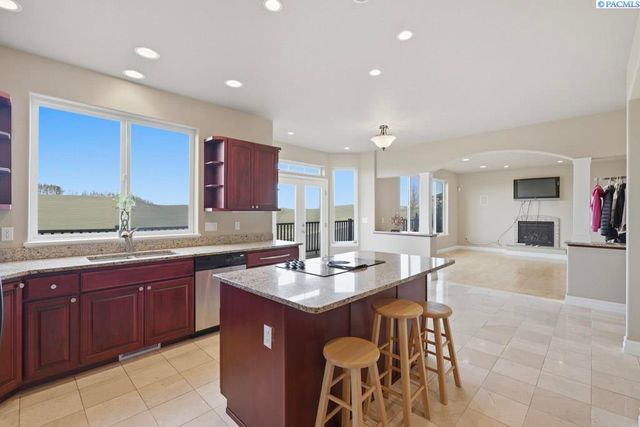 820 NW Palouse View Ct, Pullman, WA 99163