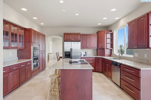 820 NW Palouse View Ct, Pullman, WA 99163