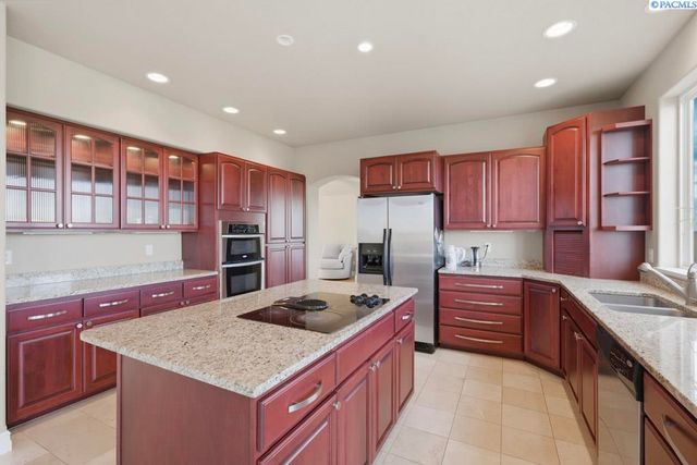 820 NW Palouse View Ct, Pullman, WA 99163