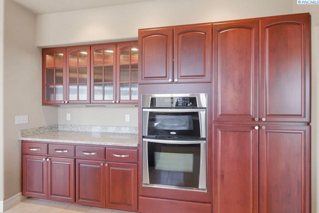 820 NW Palouse View Ct, Pullman, WA 99163