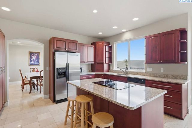 820 NW Palouse View Ct, Pullman, WA 99163