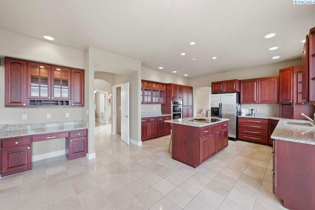 820 NW Palouse View Ct, Pullman, WA 99163