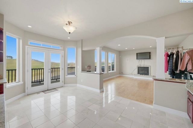 820 NW Palouse View Ct, Pullman, WA 99163