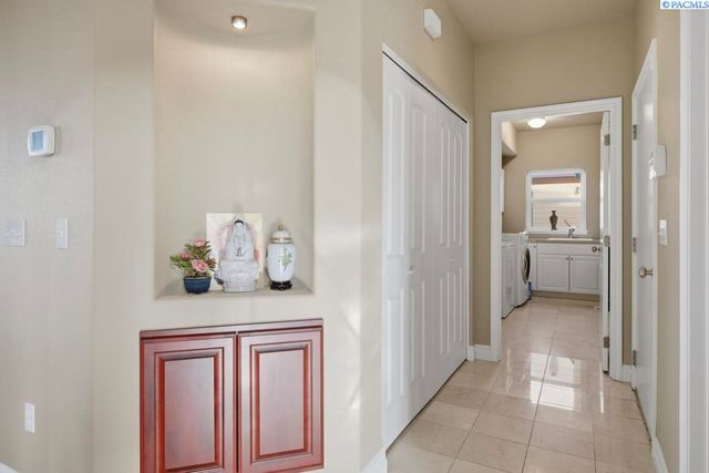 820 NW Palouse View Ct, Pullman, WA 99163