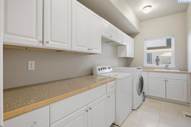 820 NW Palouse View Ct, Pullman, WA 99163