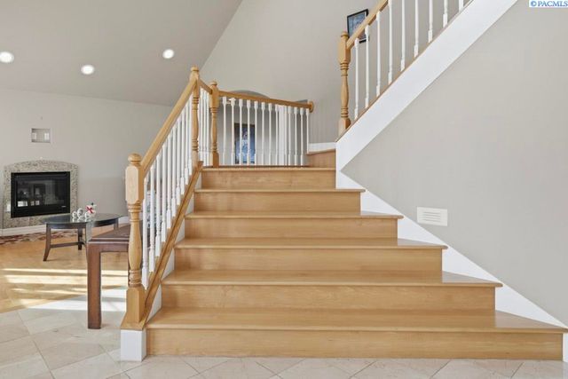 820 NW Palouse View Ct, Pullman, WA 99163