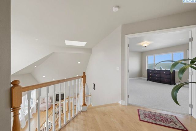 820 NW Palouse View Ct, Pullman, WA 99163