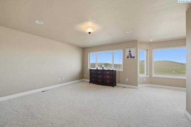 820 NW Palouse View Ct, Pullman, WA 99163