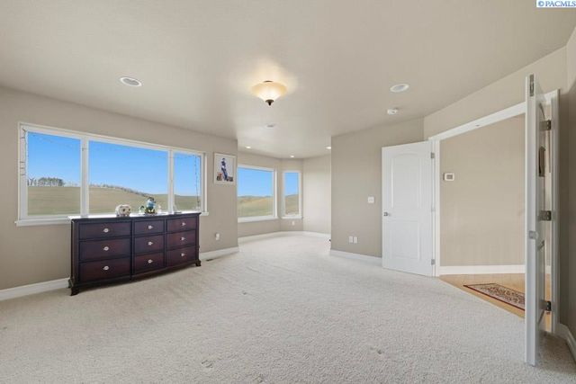 820 NW Palouse View Ct, Pullman, WA 99163