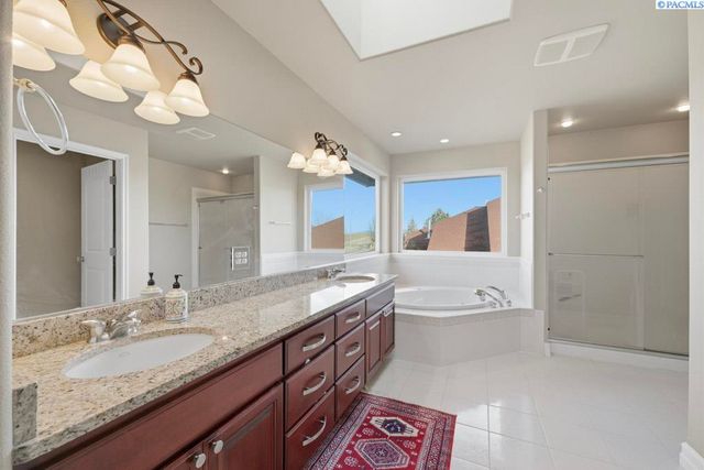 820 NW Palouse View Ct, Pullman, WA 99163