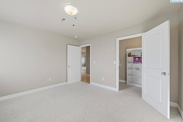 820 NW Palouse View Ct, Pullman, WA 99163