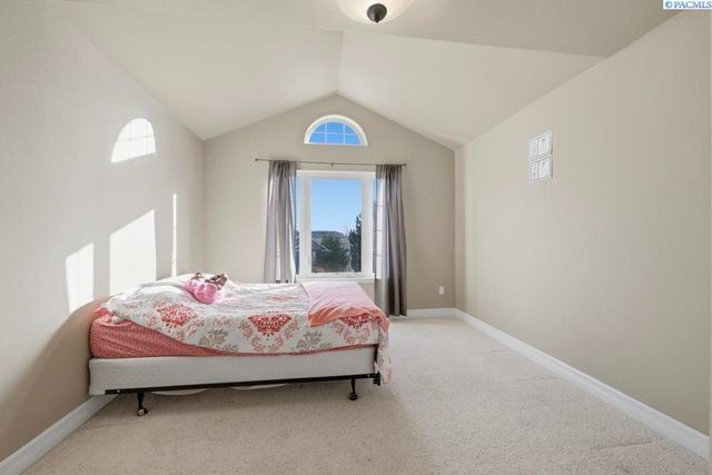 820 NW Palouse View Ct, Pullman, WA 99163