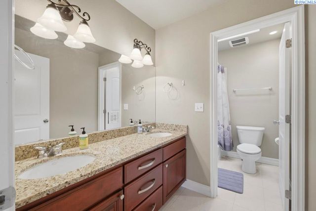 820 NW Palouse View Ct, Pullman, WA 99163