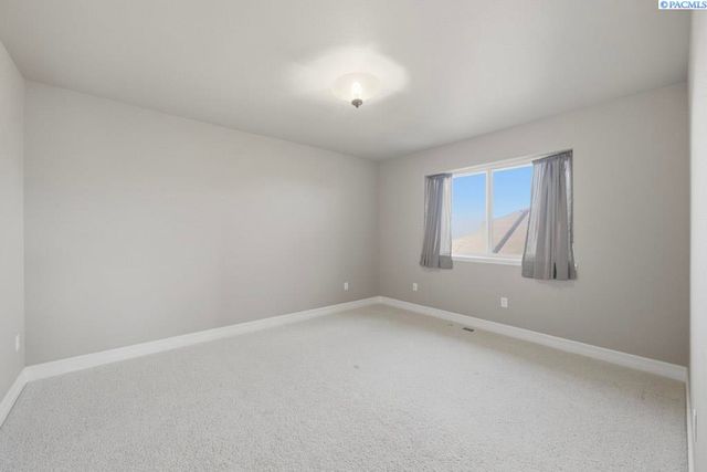 820 NW Palouse View Ct, Pullman, WA 99163