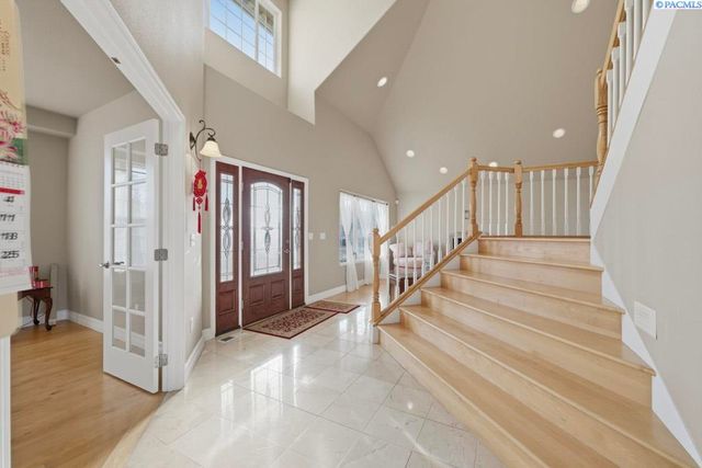 820 NW Palouse View Ct, Pullman, WA 99163