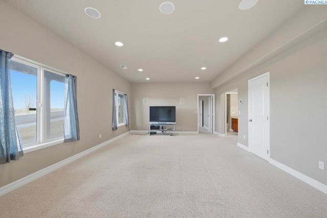 820 NW Palouse View Ct, Pullman, WA 99163