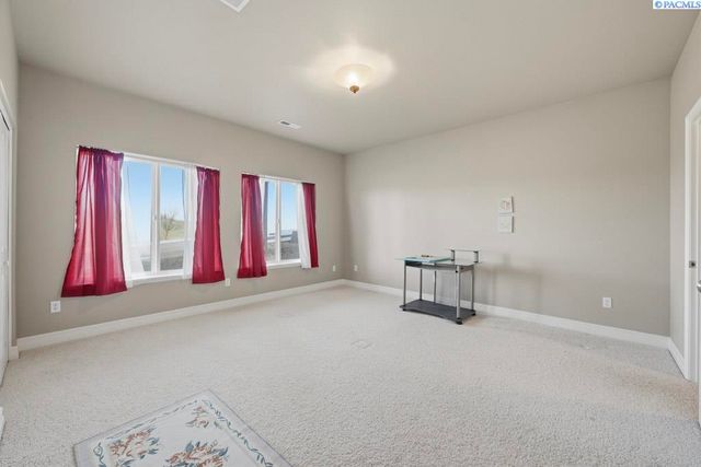 820 NW Palouse View Ct, Pullman, WA 99163