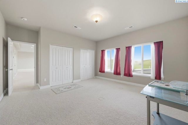 820 NW Palouse View Ct, Pullman, WA 99163