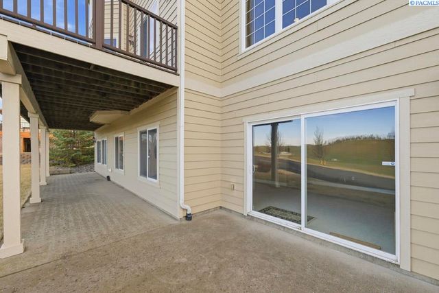 820 NW Palouse View Ct, Pullman, WA 99163