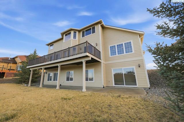 820 NW Palouse View Ct, Pullman, WA 99163