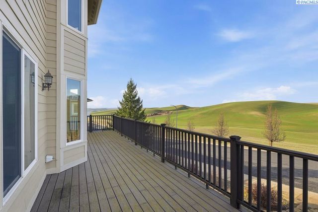 820 NW Palouse View Ct, Pullman, WA 99163