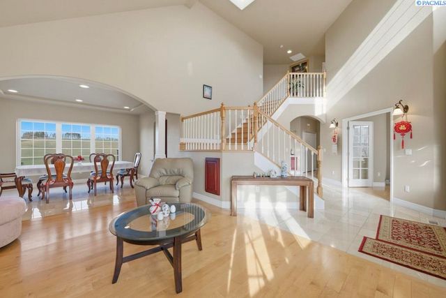 820 NW Palouse View Ct, Pullman, WA 99163