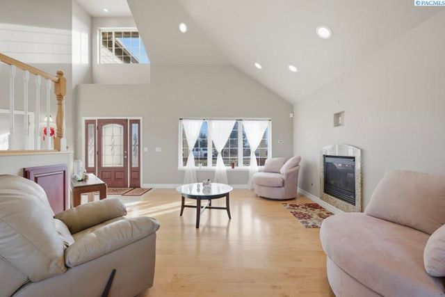 820 NW Palouse View Ct, Pullman, WA 99163