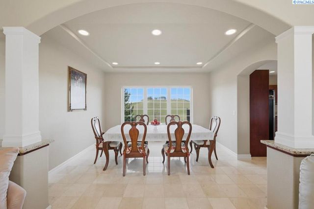 820 NW Palouse View Ct, Pullman, WA 99163