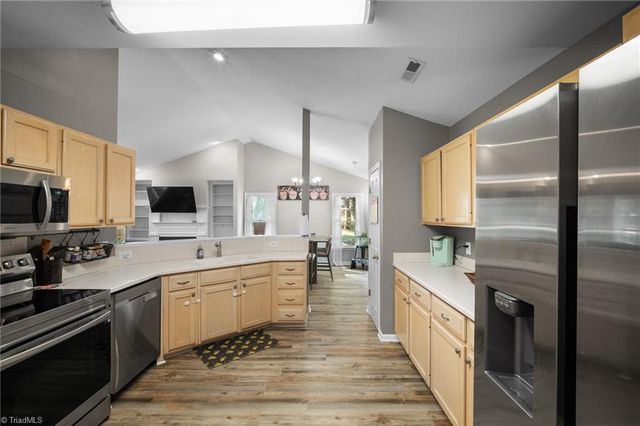 6045 Yeaton Glen Drive, Winston-salem, NC 27107