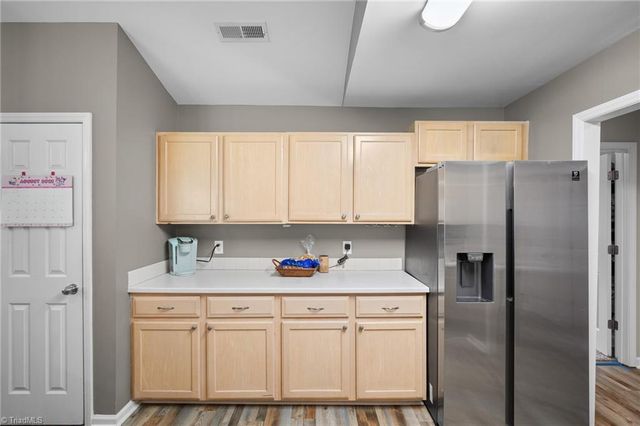 6045 Yeaton Glen Drive, Winston-salem, NC 27107