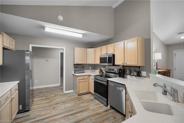 6045 Yeaton Glen Drive, Winston-salem, NC 27107