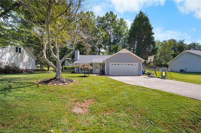 6045 Yeaton Glen Drive, Winston-salem, NC 27107