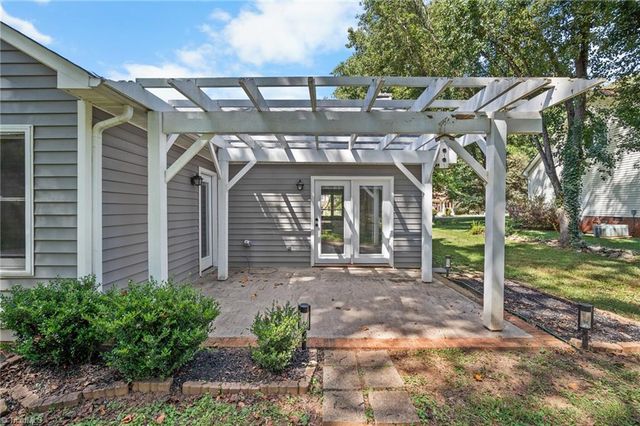 6045 Yeaton Glen Drive, Winston-salem, NC 27107