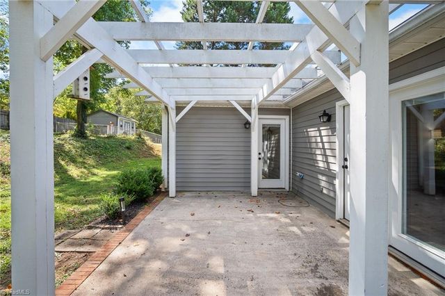 6045 Yeaton Glen Drive, Winston-salem, NC 27107