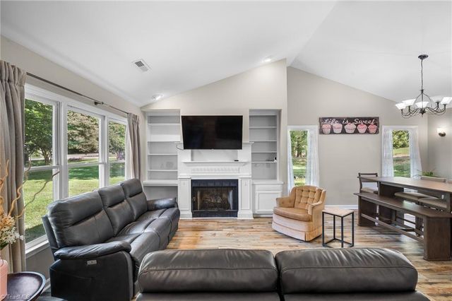 6045 Yeaton Glen Drive, Winston-salem, NC 27107