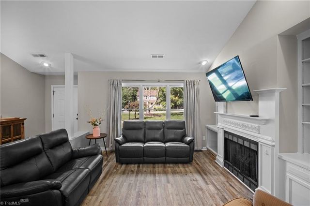 6045 Yeaton Glen Drive, Winston-salem, NC 27107