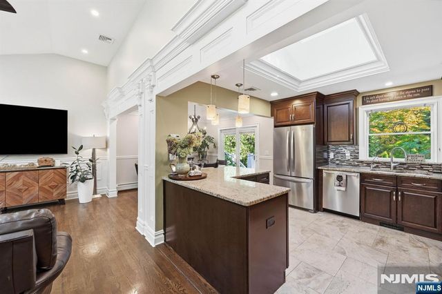 9 Ponderosa Place, West Milford, NJ 07421