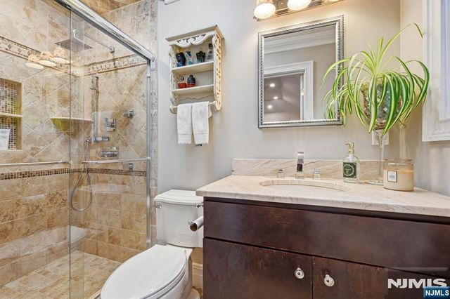 9 Ponderosa Place, West Milford, NJ 07421