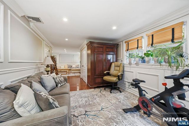 9 Ponderosa Place, West Milford, NJ 07421