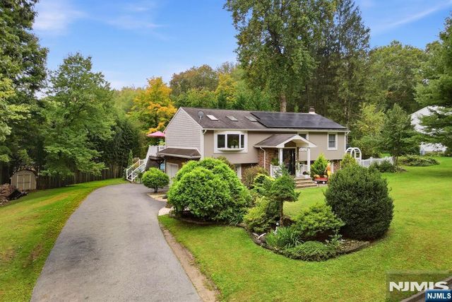 9 Ponderosa Place, West Milford, NJ 07421