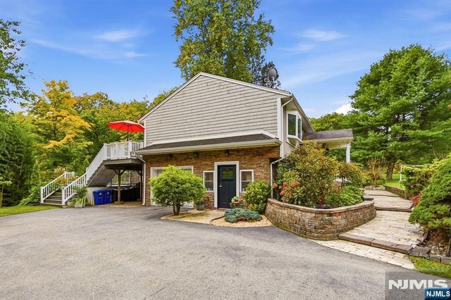 9 Ponderosa Place, West Milford, NJ 07421