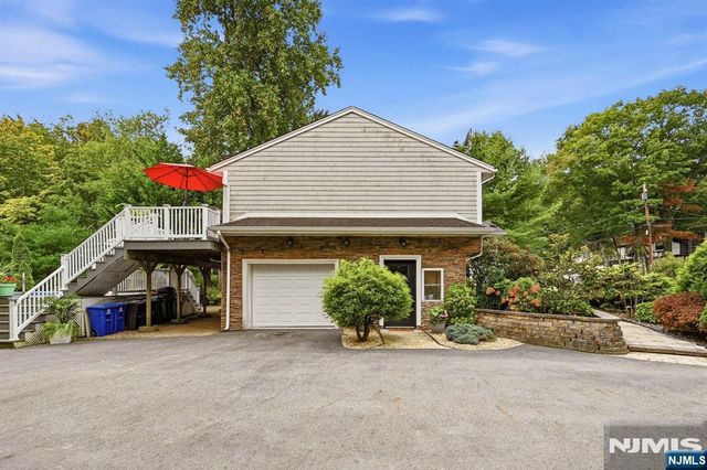 9 Ponderosa Place, West Milford, NJ 07421