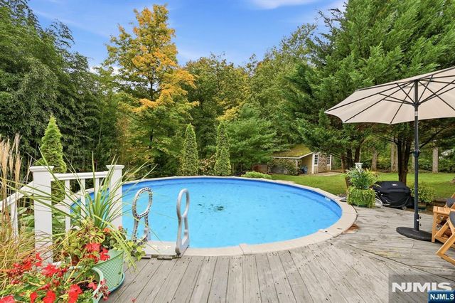 9 Ponderosa Place, West Milford, NJ 07421