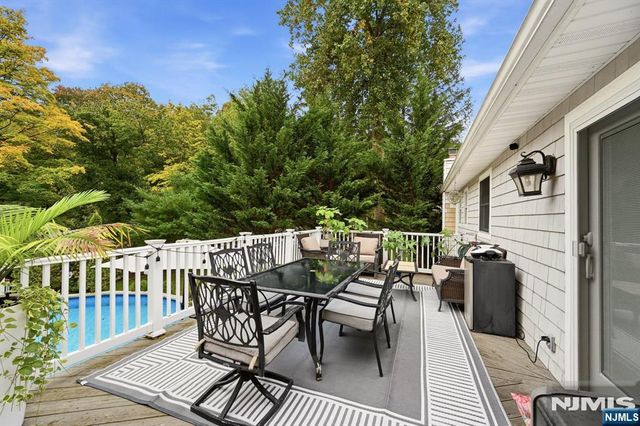 9 Ponderosa Place, West Milford, NJ 07421